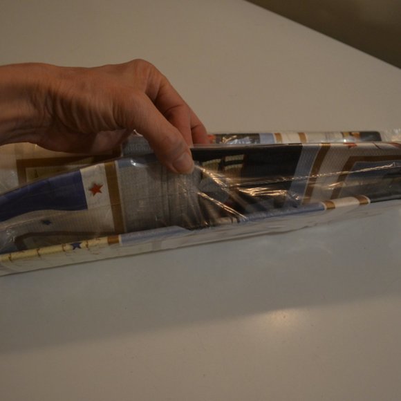 Pomp & Circumstance by Party City Sign 'Congrats Grad' 6 Table Covers 54'x102' - Picture 2 of 5